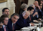 Trump dr&auml;ngt US-&Ouml;lkonzerne dazu, den zerfallenden Energiesektor Venezuelas wieder aufzubauen