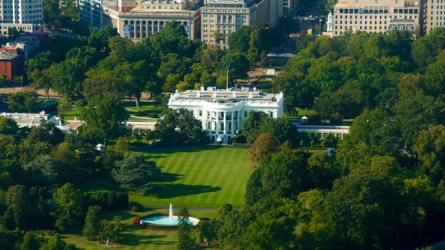 Ein einzelner Schütze überfällt am Vorabend von Thanksgiving Nationalgarde-Truppen in der Nähe des White House