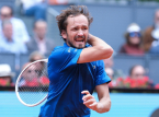 Daniil Medvedev wieder auf diesem Niveau spielen zu haben, ist "gro&szlig;artig f&uuml;r den Sport", sagt Jannik Sinner