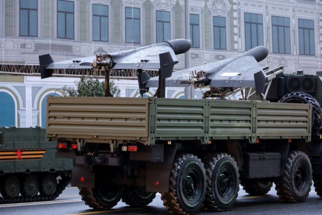 Russland präsentiert Kampfdrohnen auf dem Roten Platz