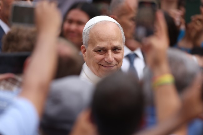 Papst Leo feiert 70. Geburtstag mit Tausenden auf dem Petersplatz