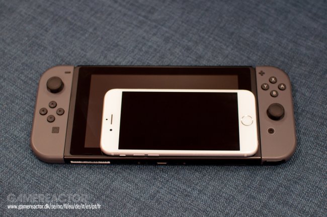 Nintendo Switch vs. 3DS vs. Apple iPhone 6S