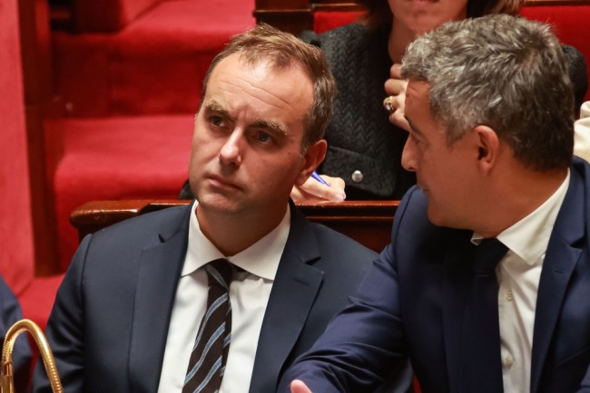 Französische Regierung stoppt Rentenreform, um Zusammenbruch zu vermeiden