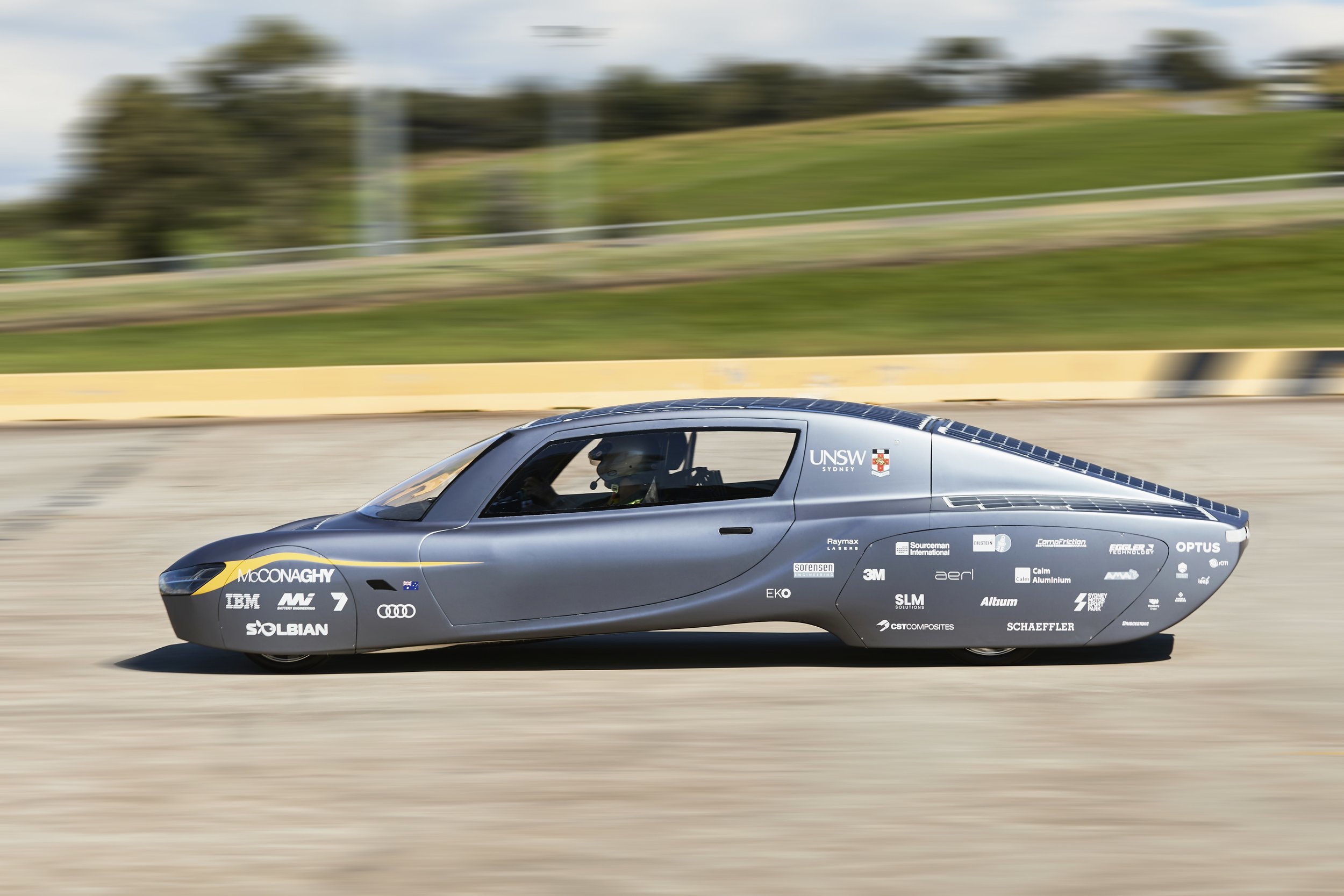 Australian-built electric vehicle can drive more than 1,000 km non-stop –