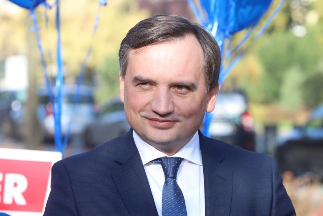 Ungarn gewährt dem ehemaligen polnischen Minister, der untersucht wird, Asyl