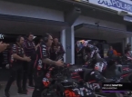 Der Moment, als Jorge Mart&iacute;n von Valencia GP aufsteigt, unter warmem Applaus von Aprilia