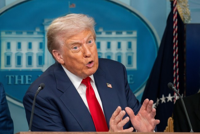 Trump will Migration aus "Dritte-Welt-Ländern" nach der Schießerei in DC "dauerhaft zu pausieren"