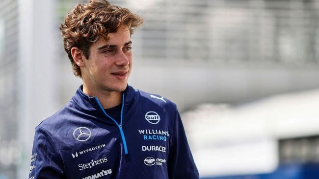 Franco Colapinto stürzt auf dem Hungaroring während der Tests von Pirelli für die Reifen für 2026