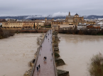 Sturm Leonardo trifft Spanien und Portugal, wobei ein Toter und Tausende vertrieben werden