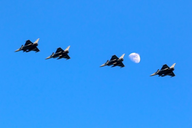 Selenskyj unterschreibt einen Vertrag über 100 Rafale-Kampfjets