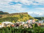 Rettungskr&auml;fte, die in der Nacht mit der Brandbek&auml;mpfung auf Arthur's Seat in Edinburgh beauftragt sind