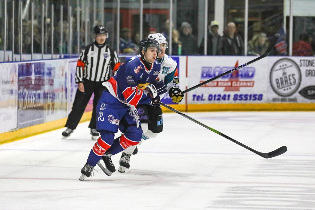 Der schottische Eishockeyspieler Gary Kelly, 19, stirbt bei einem Sturz vom Balkon auf Ibiza