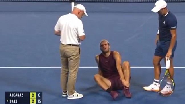 Carlos Alcaraz verstaucht sich den Knöchel im Erstrundenspiel der Tokyo Open (Update: Alcaraz führt im zweiten Satz)