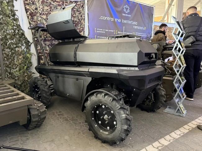 MAUL-Mission: Wie ein Roboter einen ukrainischen Soldaten rettete, nachdem eine Landmine seinen Fuß in einer "Todeszone" 65 km hinter feindlichen Linien durchbohrt hatte