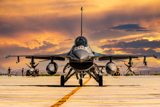 Griechenland genehmigt eine Verteidigungsaufrüstung im Wert von 4 Milliarden Euro mit Luftschild und F-16-Überholung