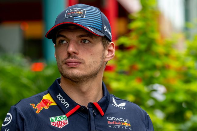 Max Verstappen, genervt von Reportern, die nach Barcelona fragen, ist stolz auf seinen zweiten Platz