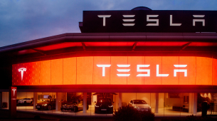 Musk behauptet fälschlicherweise, dass Tesla FSD zehnmal sicherer sei als normales menschliches Fahren