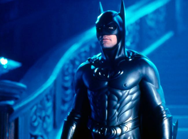 Du kannst jetzt George Clooney's Batman Nippelanzug kaufen