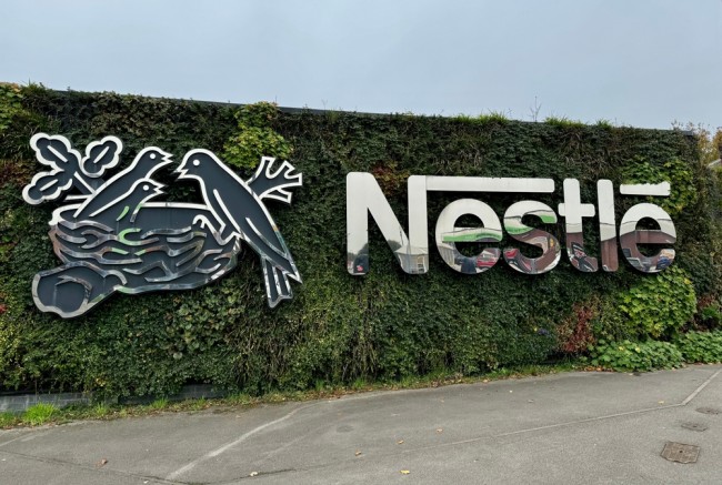 Nestlé wird beschuldigt, "die Gesundheit von Babys für Profit zu riskieren" wegen zugesetztem Zucker