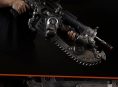 Xbox verkauft eine 1:1-Replik von Gears of War s Lancer im Ma&szlig;stab 1:1