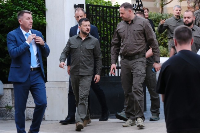 Selenskyjs engster Mitarbeiter tritt nach Anti-Korruptionsdurchsuchungen in seinem Haus zurück