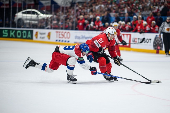 Einen Monat vor den Olympischen Winterspielen bleibt die Größe der Eishockeybahn umstritten