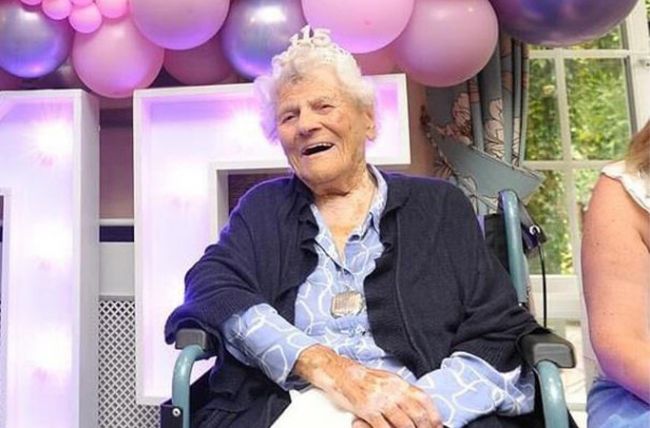 Ethel Caterham, 115, wird die älteste lebende Person der Welt