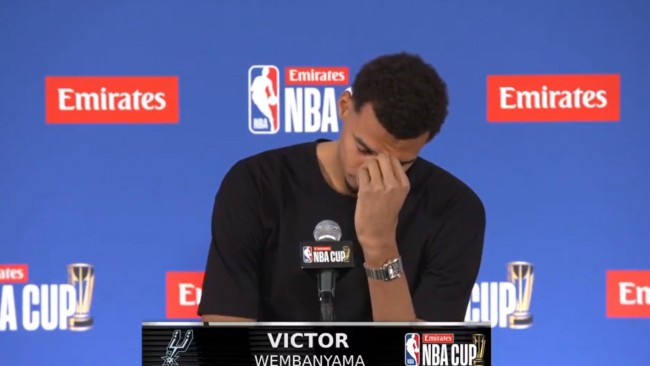 Victor Wembanyama bekommt Tränen in den Augen, nachdem er Stunden nach dem Tod seiner Großmutter den NBA Cup gespielt hat