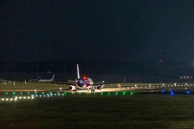 Litauen schließt Flughafen von Vilnius und belarussische Grenze, nachdem nicht identifizierte Objekte in den Luftraum eingedrungen sind