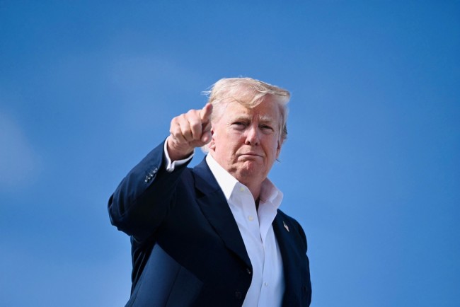 Trump droht damit, "hineinzugehen und die Hamas zu töten", wenn die Angriffe anhalten