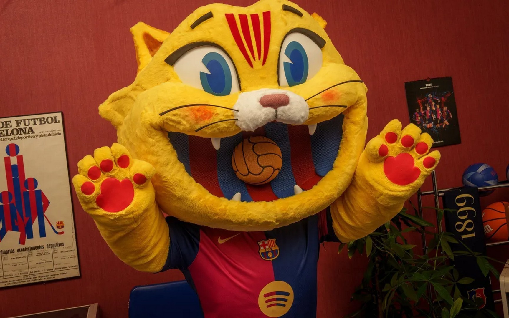 Der FC Barcelona stellt ein neues Maskottchen vor, aber es brachte nicht viel Glück
