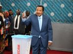 Der &auml;lteste Pr&auml;sident der Welt sichert sich bei den Wahlen in Kamerun eine weitere Amtszeit, aber die Opposition lehnt das Ergebnis ab