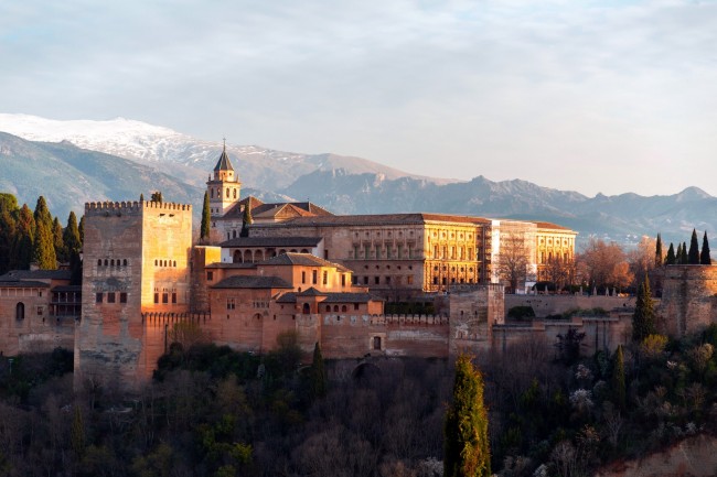 Granada erleidet das zweite Erdbeben der Stärke 4,8 in weniger als einer Woche, Alhambra evakuiert