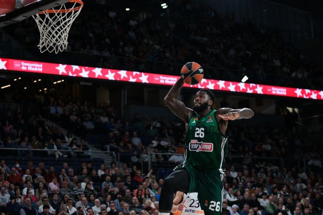 Entsetzliche Verletzungen von Panathinaikos Mathias Lessort lassen mehrere Zeugen ohnmächtig werden
