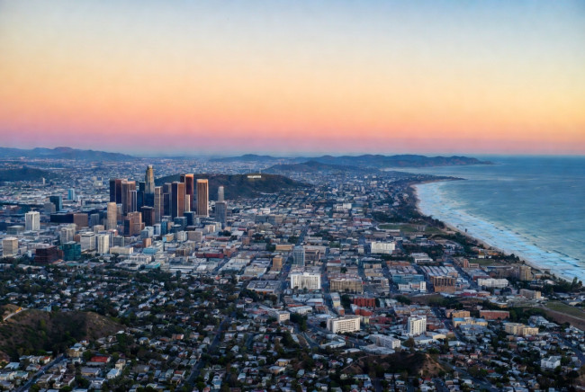 Los Angeles installiert Müllbarrieren in seinen Flüssen, um den Ozean zu schützen