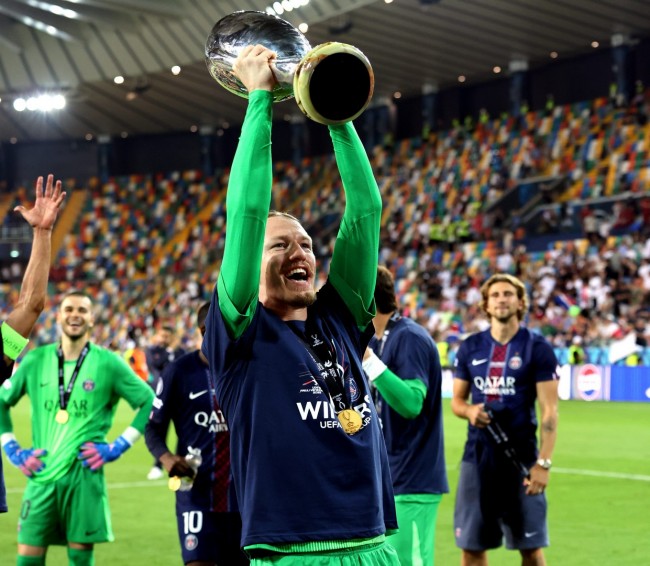 Wer ist Matvey Safonov, PSGs zweiter Torwart und Held des Intercontinental Cups?