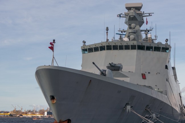 Diese ikonische Fregatte, die in den Gewässern vor Kopenhagen und Amager patrouilliert, sendet eine klare Botschaft an Russland... Und hier ist der Grund dafür