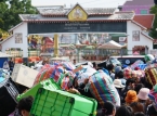 Tausende fliehen von der Grenze zwischen Thailand und Kambodscha: Thailand greift Kambodscha an und Trumps Waffenstillstand bricht zusammen