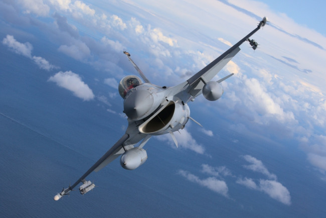 Die Türkei verlegt F-16-Jagdflugzeuge und Luftabwehrsysteme in Nordzypern