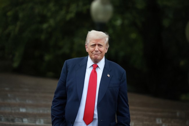 Trump behauptet, Jimmy Kimmels Ausscheiden sei "vor allem deshalb passiert, weil er schlechte Einschaltquoten hatte"