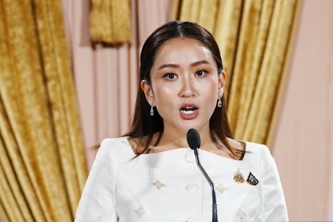 Thailändischer Premierminister inmitten eines Gerichtsverfahrens wegen durchgesickertem Anruf suspendiert