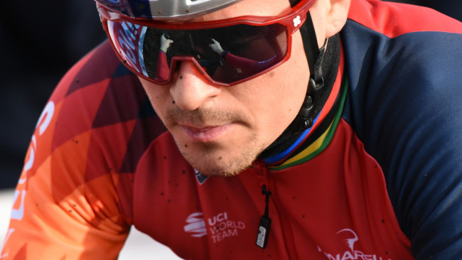 Tom Pidcock gewinnt die erste Etappe weniger als einen Monat, nachdem er von einer Schlucht gefallen ist