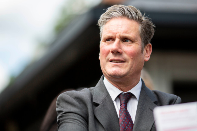 Starmer droht Tech-Plattformen mit einem Verbot im Vereinigten Königreich, weil sie "Rachepornografie" nicht entfernt haben
