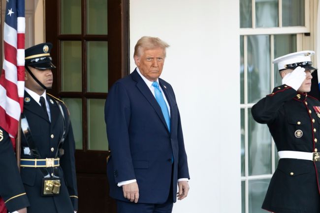 Trump hält Friedensgespräche mit der Ukraine bei sinkenden Ölpreisen für wahrscheinlicher