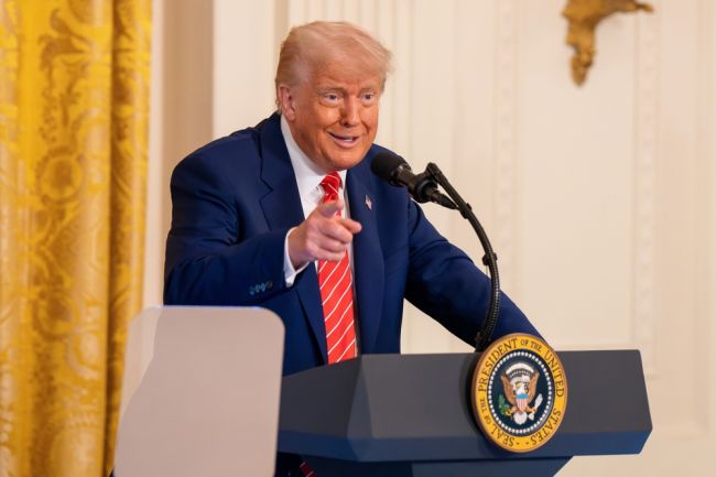 Trumps Golf-Tour nähert sich dem Ende, da die VAE auf den Status eines KI-Kraftpakets drängen
