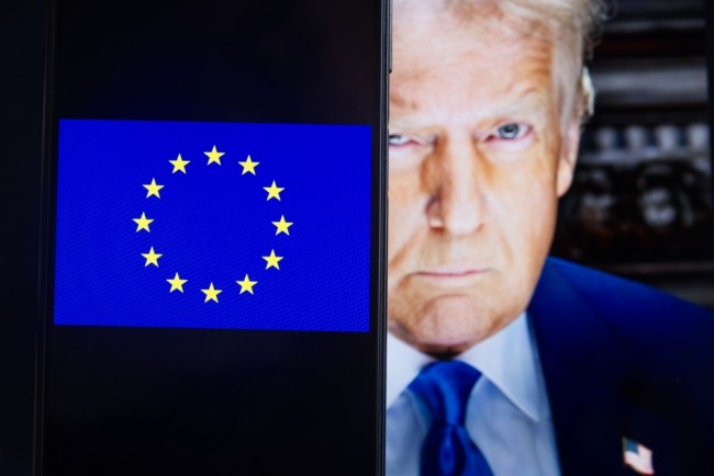 Trump kritisiert europäische Führungspersönlichkeiten: Europa ist eine "verfallende" Gruppe von Nationen, die von "schwachen" Menschen geführt wird