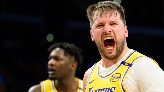 Luka Doncic führt die Lakers zu Sieg um Sieg und schreibt dabei Geschichte