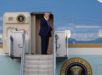 M&ouml;glicher Mordanschlag auf Donald Trump zwingt ihn, eine kleine Treppe zur Air Force One hinaufzueilen