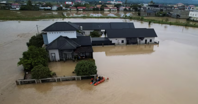 Die Zahl der Todesopfer durch Überschwemmungen und Erdrutsche in Indonesien übersteigt 700