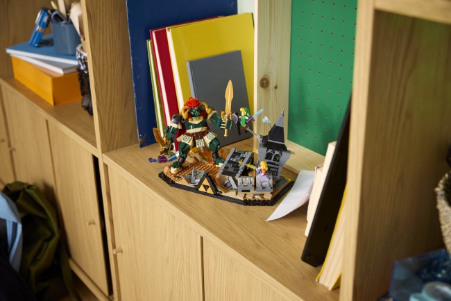 Link und Ganon geraten im Lego-Set The Legend of Zelda: Ocarina of Time aneinander